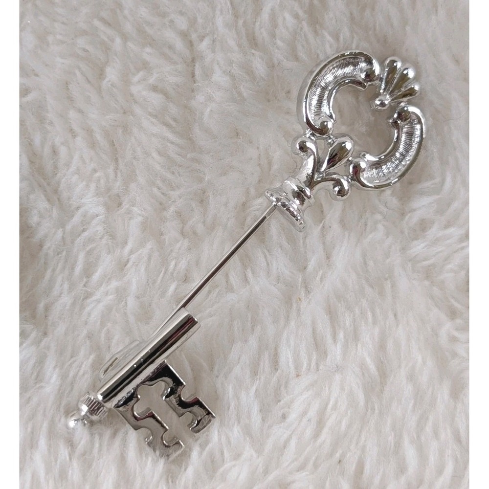 Vintage Pin 2" Key Stick Pin‎ Silver Tone Vintage AVON Signed